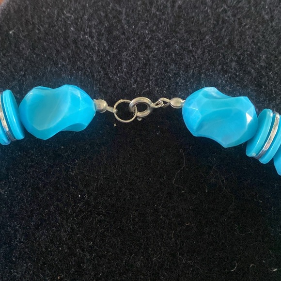 Vintage Turquoise Necklace and Earrings Set. Made in Hong Kong. Plastic/Lucite - Picture 6 of 6